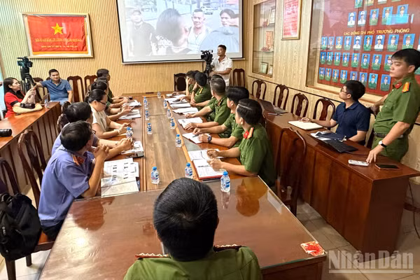 Cơ quan chức năng thành phố Đồng Nai họp bàn xử lý các bộ phim bạo lực do các đối tượng làm để đăng lên mạng xã hội. (Ảnh: THIÊN VƯƠNG)