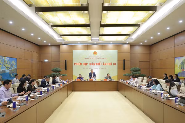 Phiên họp toàn thể lần thứ tư Ủy ban Dân nguyện và Giám sát, tháng 10/2025. (Ảnh: Quochoi.vn) 