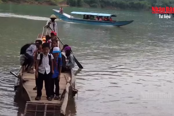 [Video] Không để học sinh nghỉ học, bỏ học vì điều kiện giao thông khó khăn