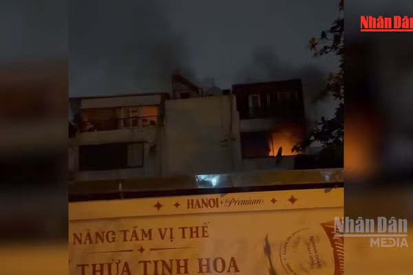 [Video] Thủ tướng yêu cầu khẩn trương điều tra nguyên nhân vụ cháy tại Tây Hồ