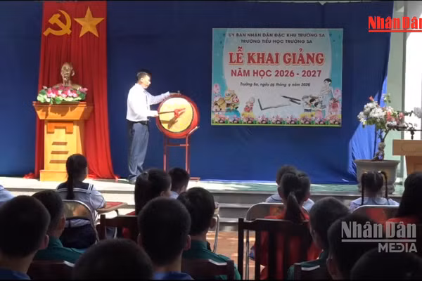 [Video] Đặc khu Trường Sa rộn ràng ngày khai giảng