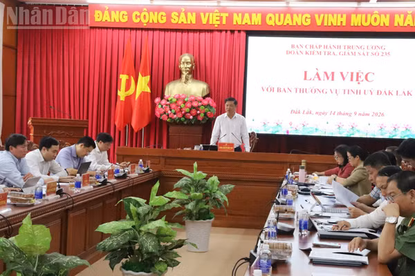 Quang cảnh buổi làm việc. (Ảnh: CÔNG LÝ)