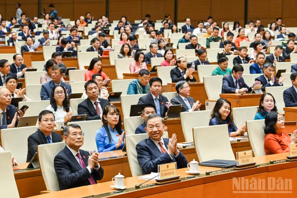 Tổng Bí thư, Chủ tịch nước Tô Lâm, Thủ tướng Chính phủ Lê Minh Hưng, cùng các đại biểu dự phiên bế mạc Kỳ họp không thường lệ thứ nhất, Quốc hội khóa XVI. (Ảnh: DUY LINH)
