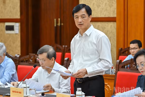Đồng chí Nguyễn Duy Ngọc phát biểu tại phiên họp. (Ảnh: Thủy Nguyên)