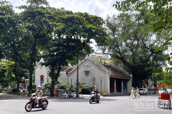 Dự báo, ngày 1/9, khu vực Hà Nội trời nắng nóng, có nơi nắng nóng gay gắt. (Ảnh: Đ.T)
