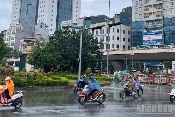 Dự báo khu vực Hà Nội chiều tối và đêm có mưa rào. (Ảnh minh họa: Đ.T)