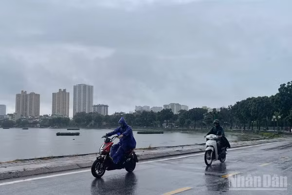 Dự báo khu vực Hà Nội có mưa vừa, mưa to và dông, cục bộ có nơi mưa rất to. (Ảnh minh họa: Đ.T)
