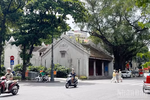 Khu vực Hà Nội ngày nắng nóng và nắng nóng gay gắt; chiều tối và đêm có mưa rào và dông vài nơi. (Ảnh minh họa: Đ.T)