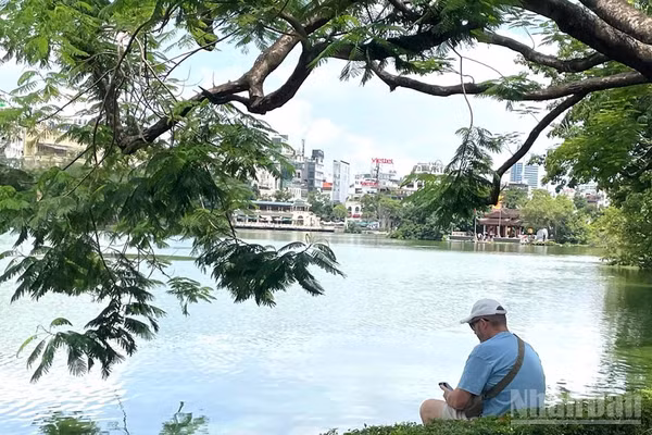 Dự báo khu vực Hà Nội ngày nắng, chiều tối và đêm có mưa rào và dông vài nơi. (Ảnh minh họa: Đ.T)