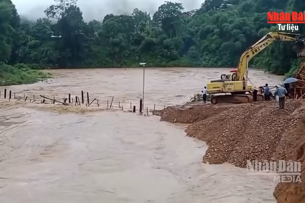 [Video] Thủ tướng yêu cầu chủ động sơ tán dân khỏi khu vực nguy cơ ngập sâu, lũ quét