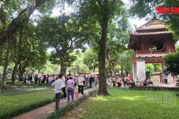 [Video] Hà Nội: Các điểm vui chơi, di tích hút khách dịp nghỉ lễ Quốc khánh