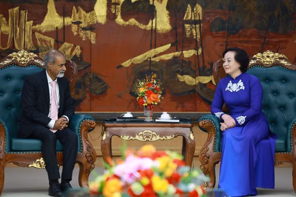 Phó Thủ tướng Phạm Thị Thanh Trà tiếp ông Sanjay Wijesekera, Giám đốc Quỹ Nhi đồng Liên hợp quốc (UNICEF) khu vực châu Á-Thái Bình Dương. (Ảnh: TTXVN)
