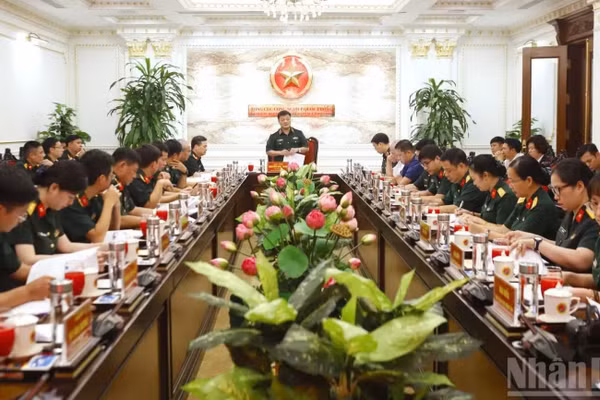 Ban tổ chức Hội chợ kết nối giao thương và quảng bá sản phẩm Việt Nam-Campuchia 2026 họp thống nhất phương án. (Ảnh: Bộ Quốc phòng)