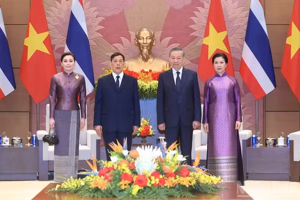 Tổng Bí thư, Chủ tịch nước Tô Lâm và Phu nhân với Nhà vua Vương quốc Thái Lan Maha Vajiralongkorn Phra Vajiraklaochaoyuhua và Hoàng hậu. (Ảnh: ĐĂNG KHOA)