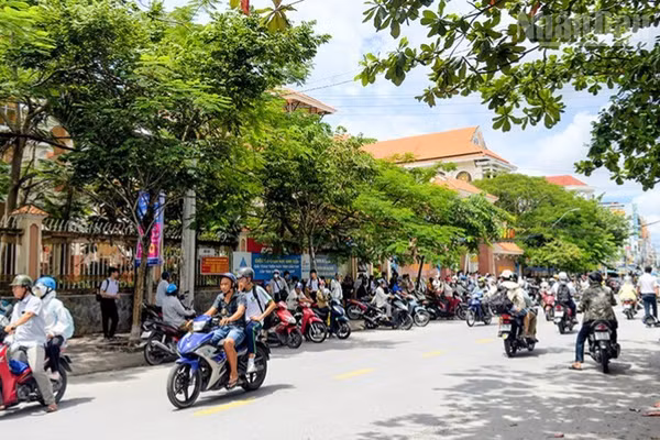 Vĩnh Long cần tăng cường tuyên truyền phòng ngừa bạo lực học đường, nhất là giờ tan lớp. (Ảnh: BÁ DŨNG)