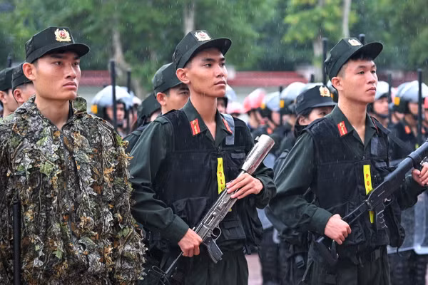 Lễ ra quân huấn luyện diễn tập thực binh A2, chuẩn bị cho Diễn tập khu vực phòng thủ tỉnh Nghệ An năm 2026. (Ảnh: TTH)
