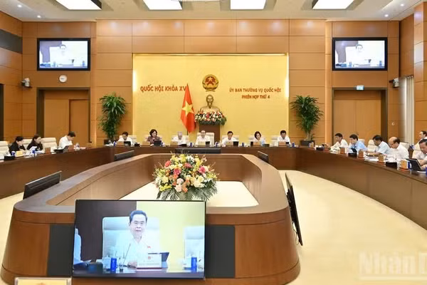 Quang cảnh một phiên họp của Ủy ban Thường vụ Quốc hội. (Ảnh: DUY LINH)