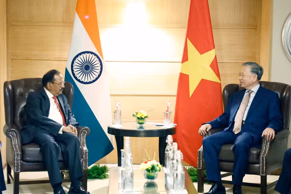 Tổng Bí thư, Chủ tịch nước Tô Lâm tiếp Cố vấn An ninh Quốc gia Ấn Độ Ajit Doval. (Ảnh: Thống Nhất/TTXVN)