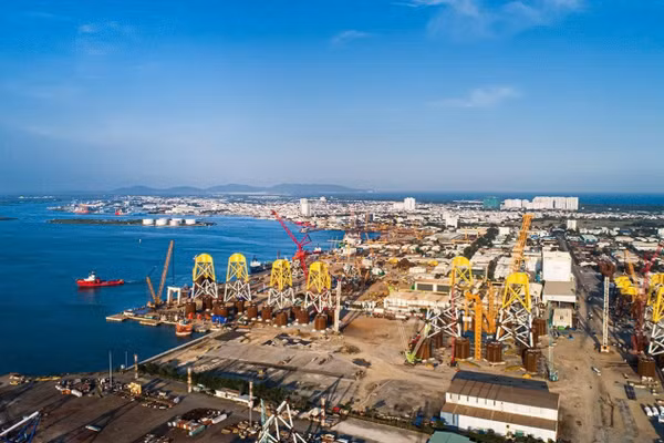 Phát triển công nghiệp và công nghệ phục vụ các công trình trên biển là một trong những nền tảng để nâng cao năng lực kinh tế biển (Ảnh: PVN)
