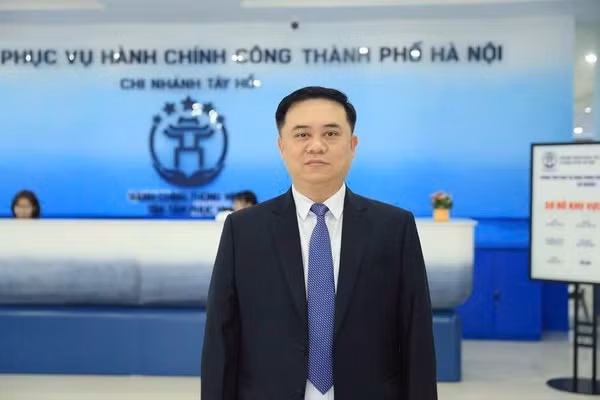 Ông Bùi Dương, Giám đốc Chi nhánh Trung tâm Phục vụ hành chính công số 1 Thành phố Hà Nội.
