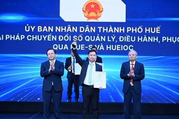 Thành phố Huế được vinh danh tại Giải thưởng Chuyển đổi số Việt Nam năm 2026 với giải pháp chuyển đổi số trong quản lý, điều hành và phục vụ người dân, doanh nghiệp qua nền tảng Hue-S và IOC. (Ảnh: KHCN)