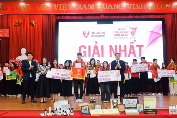 Dự án "Tất gel thảo dược An Túc" của sinh viên Trường đại học Y-Dược Huế đạt giải Nhất Cuộc thi Ý tưởng Khởi nghiệp đổi mới sáng tạo lần thứ IX, năm 2026. (Ảnh: PH.THẢO)