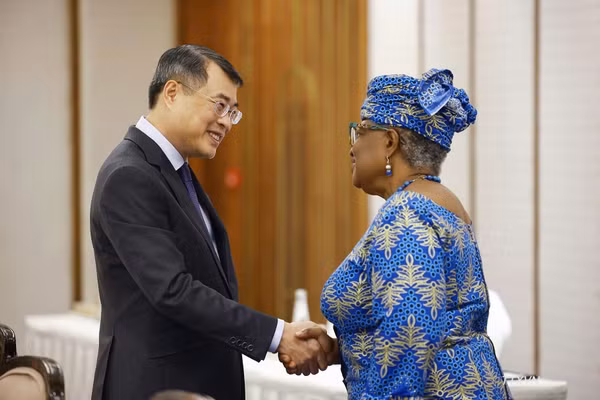 Thủ tướng Lê Minh Hưng tiếp bà Ngozi Okonjo-Iweala, Tổng Giám đốc Tổ chức Thương mại Thế giới (WTO). (Ảnh: TTXVN)