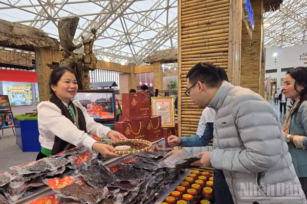 Đằng sau mỗi sản phẩm mang chỉ dẫn địa lý là thương hiệu của một vùng đất và cuộc sống của những người trực tiếp tạo ra sản phẩm. (Ảnh: AN NGUYÊN)