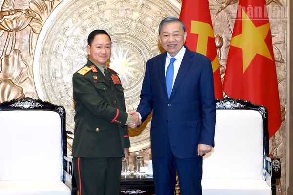 Tổng Bí thư, Chủ tịch nước Tô Lâm tiếp Đại tướng Khamliang Outhakaysone, Ủy viên Bộ Chính trị, Phó Thủ tướng Chính phủ, Bộ trưởng Quốc phòng Lào. (Ảnh: ĐĂNG KHOA)