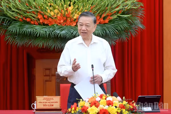 Tổng Bí thư, Chủ tịch nước Tô Lâm phát biểu tại cuộc làm việc với Ban Chính sách, chiến lược Trung ương về phát huy sức mạnh tổng hợp của đội ngũ cán bộ các viện Hàn lâm, viện nghiên cứu trong tham mưu chiến lược. (Ảnh: ĐĂNG KHOA)