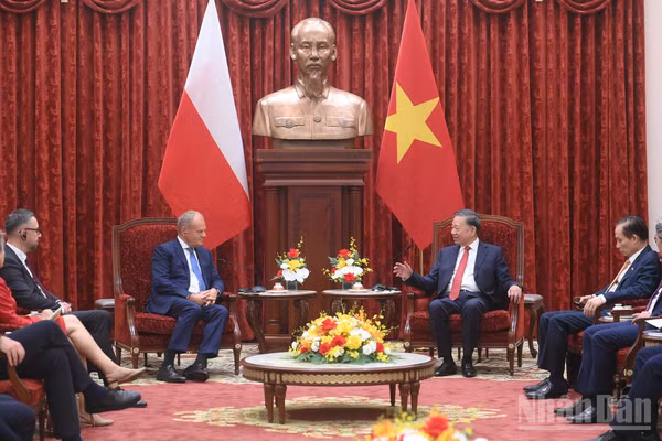 Tổng Bí thư, Chủ tịch nước Tô Lâm tiếp Thủ tướng Cộng hòa Ba Lan Donald Tusk. (Ảnh: ĐĂNG KHOA)
