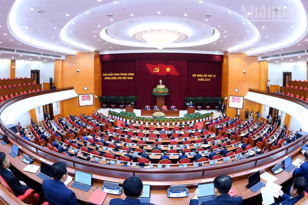 Phiên khai mạc Hội nghị lần thứ tư Ban Chấp hành Trung ương Đảng Cộng sản Việt Nam khóa XIV. (Ảnh: ĐĂNG KHOA)