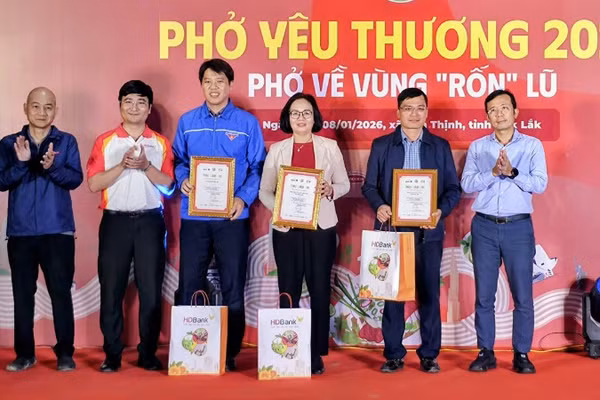 Ban tổ chức gửi thư cảm ơn đến các sở, ban, ngành phối hợp tổ chức Chương trình Phở yêu thương về với bà con vùng “rốn lũ” Hòa Thịnh.