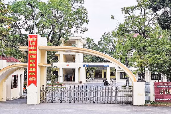 Ngôi trường mang tên Nhà sử học Lê Văn Hưu ở xã Thiệu Trung, tỉnh Thanh Hóa. 