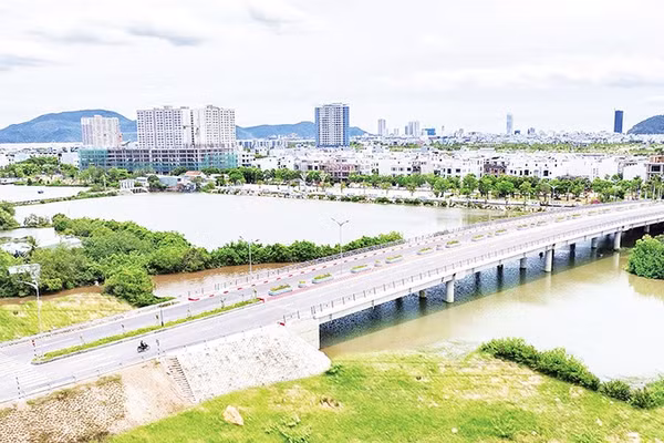 Quyết tâm khơi thông các trục giao thông là bước đi chiến lược để tháo gỡ điểm nghẽn. 