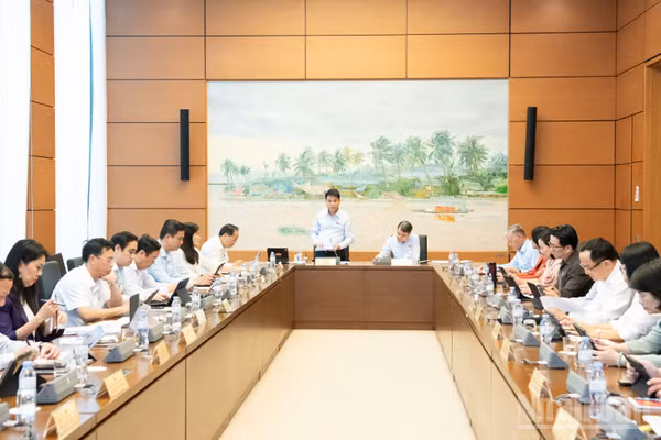 Đại biểu Quốc hội thảo luận tổ tại Kỳ họp thứ 2, Quốc hội khóa XVI. (Ảnh: DUY LINH)