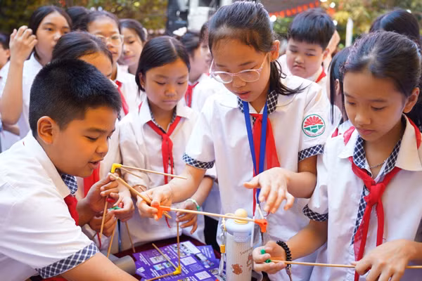 Thúc đẩy ứng dụng khoa học, công nghệ và AI trong trường học