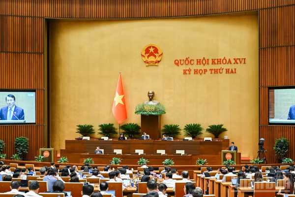 Quang cảnh phiên họp toàn thể ở hội trường tại Kỳ họp thứ 2, Quốc hội khóa XVI. (Ảnh: DUY LINH)