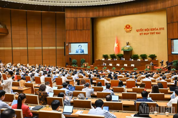 Quang cảnh phiên họp ở hội trường tại Kỳ họp thứ 2, Quốc hội khóa XVI, ngày 18/10. (Ảnh: DUY LINH)