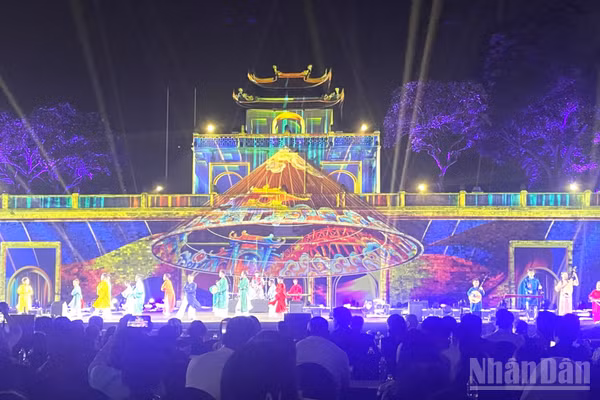“Lễ hội Văn hóa thế giới tại Hà Nội lần thứ nhất" diễn ra tại Hoàng Thành Thăng Long. (Ảnh: NGỌC LIÊN)