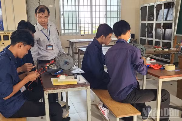 Trường cao đẳng Tiền Giang tổ chức cho sinh viên thực hành. (Ảnh NGUYỄN SỰ)