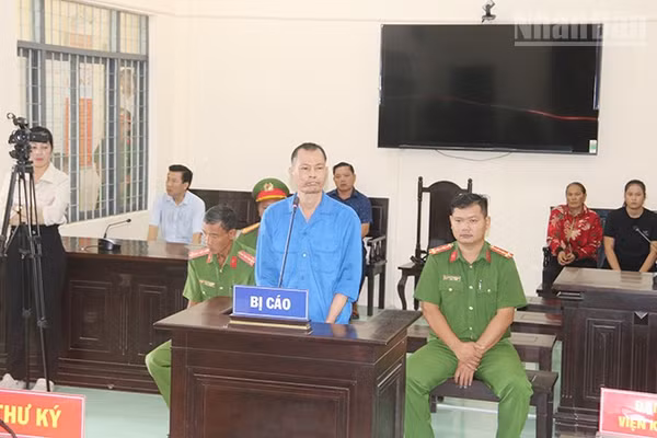 Đối tượng Thạch Chanh Tra tại phiên xét xử của Tòa án nhân dân khu vực 13, tỉnh Vĩnh Long. (Ảnh: MINH KHỞI)
