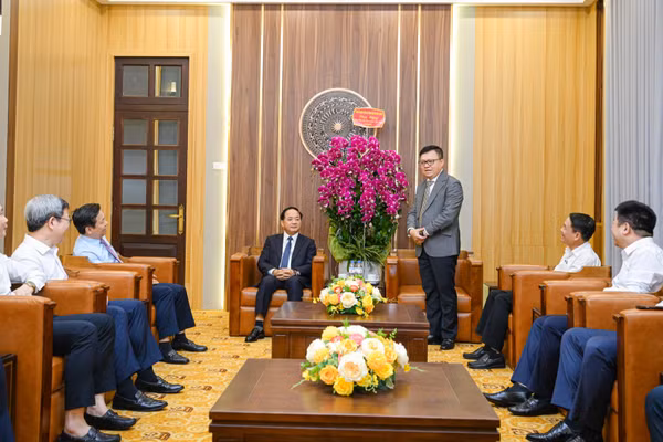 Tổng Biên tập Báo Nhân Dân Lê Quốc Minh phát biểu tại buổi tiếp Đoàn công tác Ban Tuyên giáo và Dân vận Trung ương. (Ảnh: BẢO LONG)