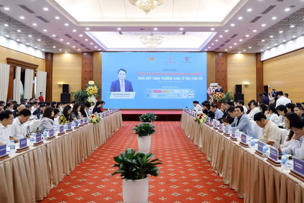 Toàn cảnh Diễn đàn “Ngành thuế và ngành hải quan đồng hành cùng doanh nghiệp, thúc đẩy tăng trưởng kinh tế hai con số". (Ảnh: Thu Thủy)