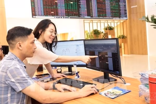 Thị trường chứng khoán Việt Nam tiếp tục được hoàn thiện theo hướng minh bạch, an toàn và hiệu quả. (Ảnh: TTXVN)