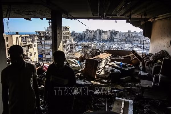 Tòa nhà bị phá hủy sau cuộc không kích của Israel tại Gaza. (Ảnh minh họa: THX/TTXVN) 
