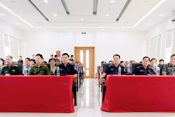 Các đại biểu tham dự buổi tuyên truyền phòng, chống ma túy tại An Giang. (Ảnh: Cục Hải quan)