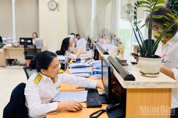 Đẩy nhanh giải quyết thủ tục, giảm thời gian và chi phí tuân thủ cho người nộp thuế. (Ảnh: MINH PHƯƠNG)