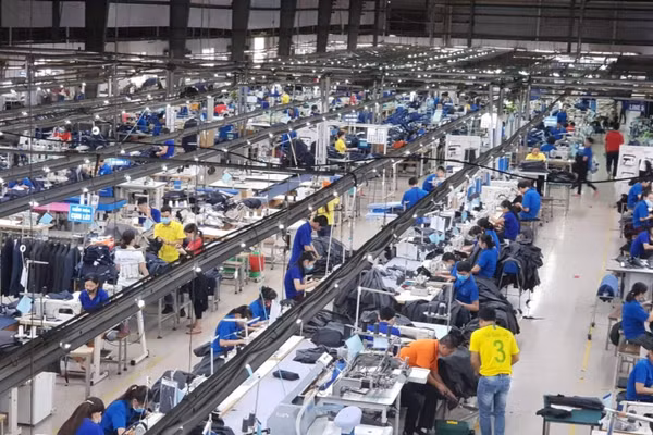 Chính sách tài chính góp phần giảm chi phí, hỗ trợ doanh nghiệp phát triển sản xuất, kinh doanh. (Ảnh: MP)