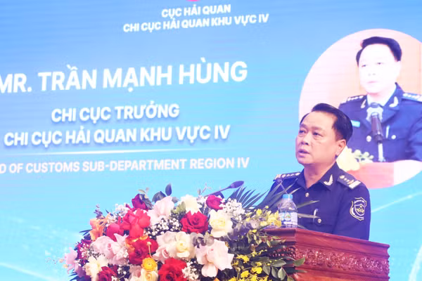 Ông Trần Mạnh Hùng, Chi cục trưởng Chi cục Hải quan khu vực IV phát biểu tại hội nghị. (Ảnh: Cục Hải quan)